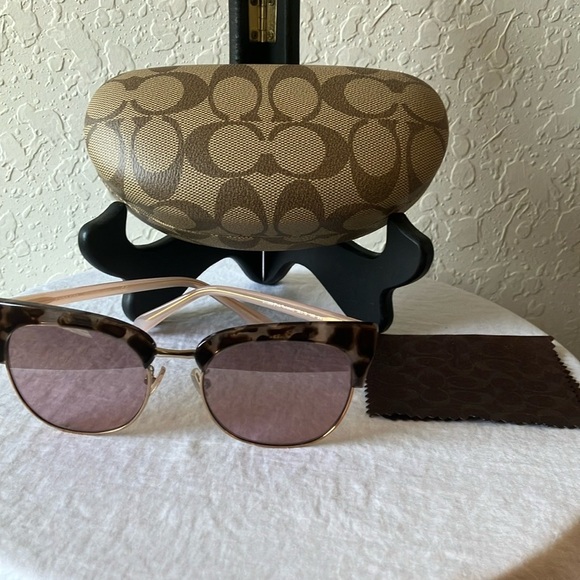 Coach: Bobbie (L1162) Pink Tortoise- Case & microfiber cloth- tiny mark - Picture 1 of 16